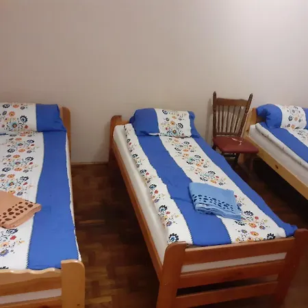 Kamienica شقة غنيزنو